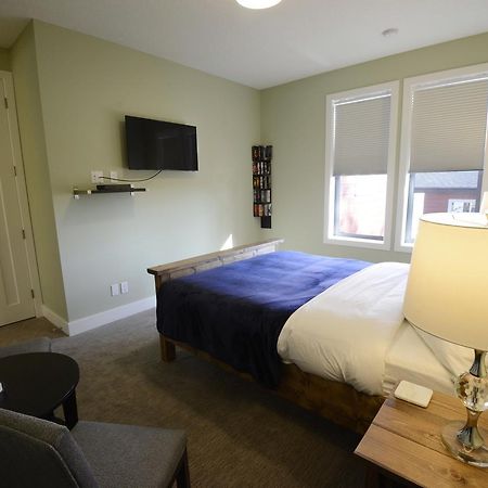 Novel Bed And Breakfast YYC Екстериор снимка