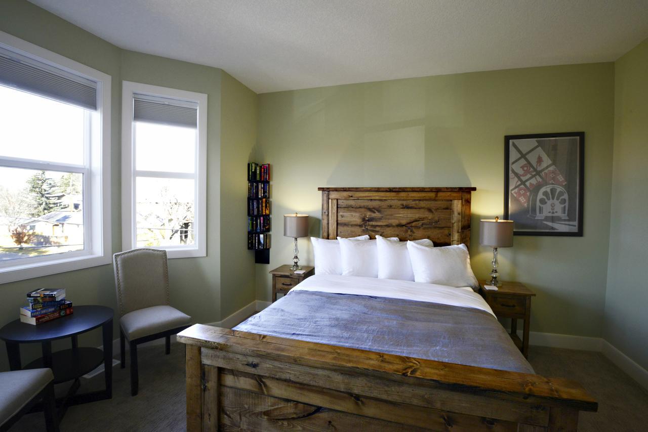 Novel Bed And Breakfast YYC Екстериор снимка