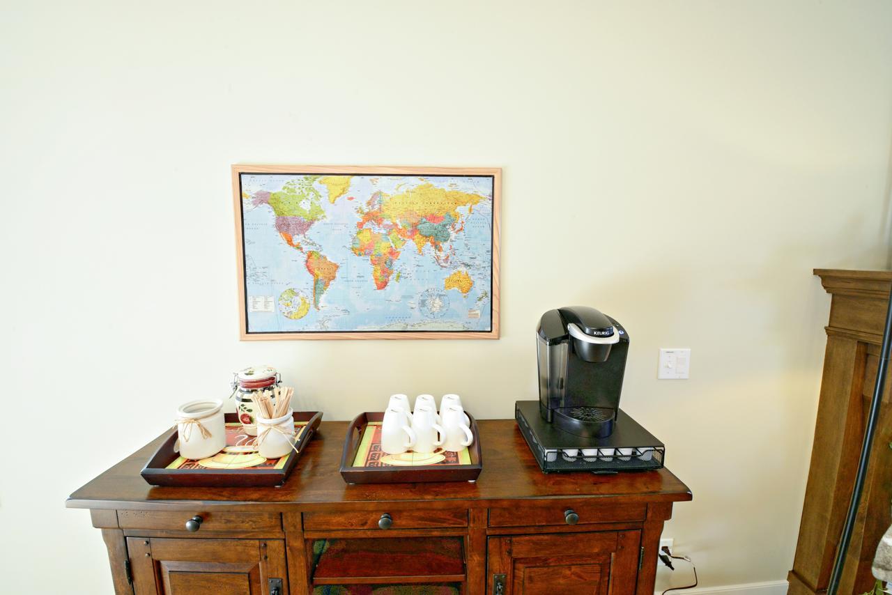 Novel Bed And Breakfast YYC Екстериор снимка