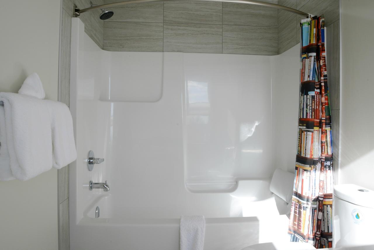 Novel Bed And Breakfast YYC Екстериор снимка