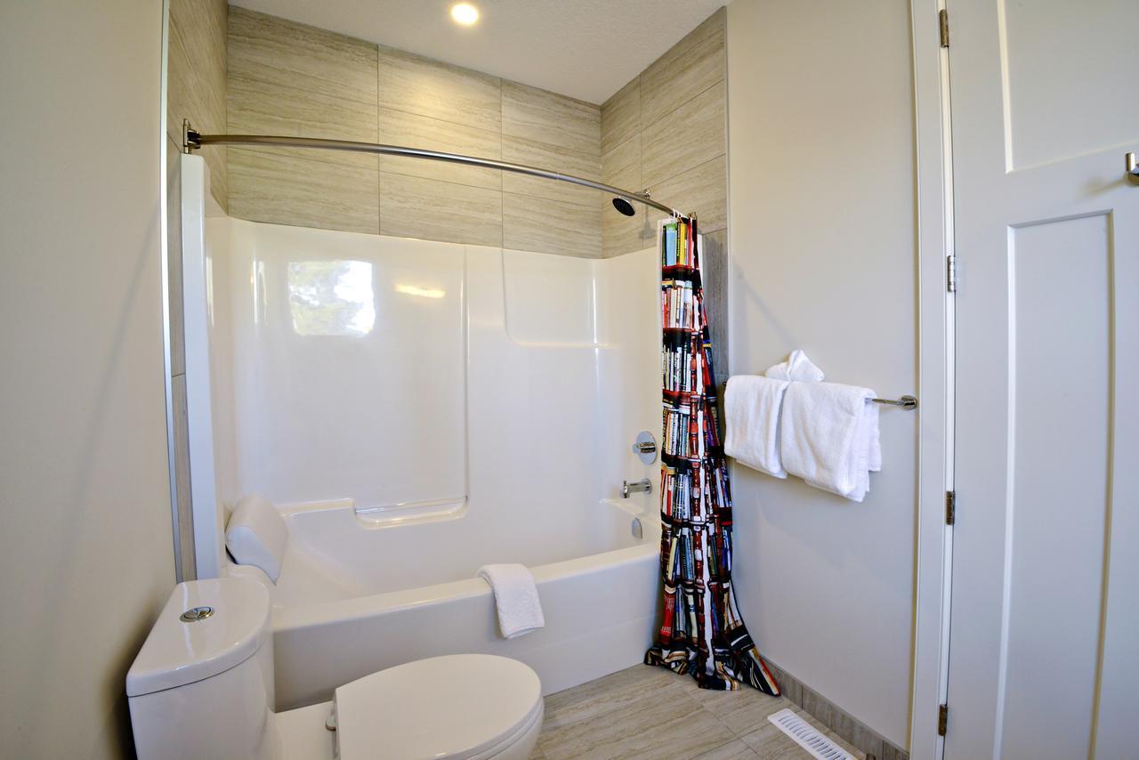 Novel Bed And Breakfast YYC Екстериор снимка