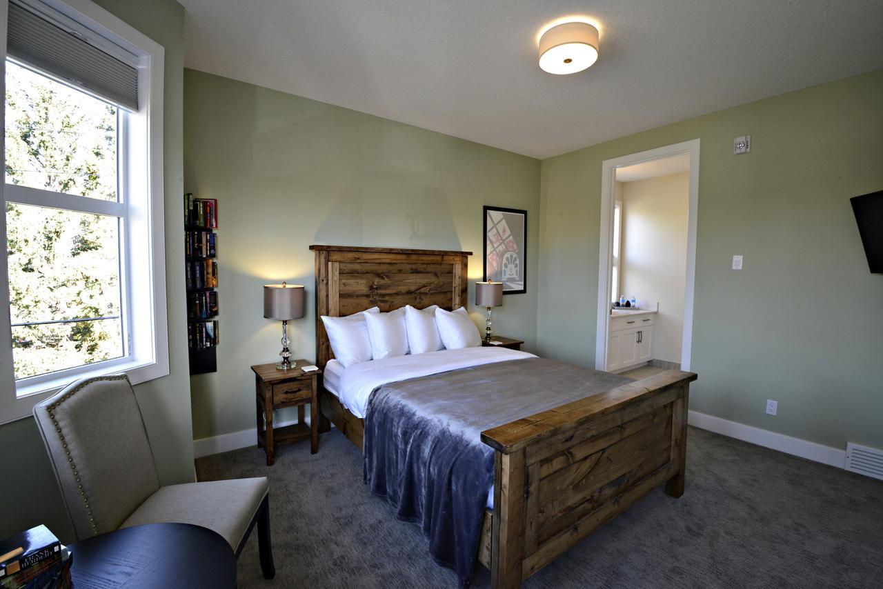 Novel Bed And Breakfast YYC Екстериор снимка