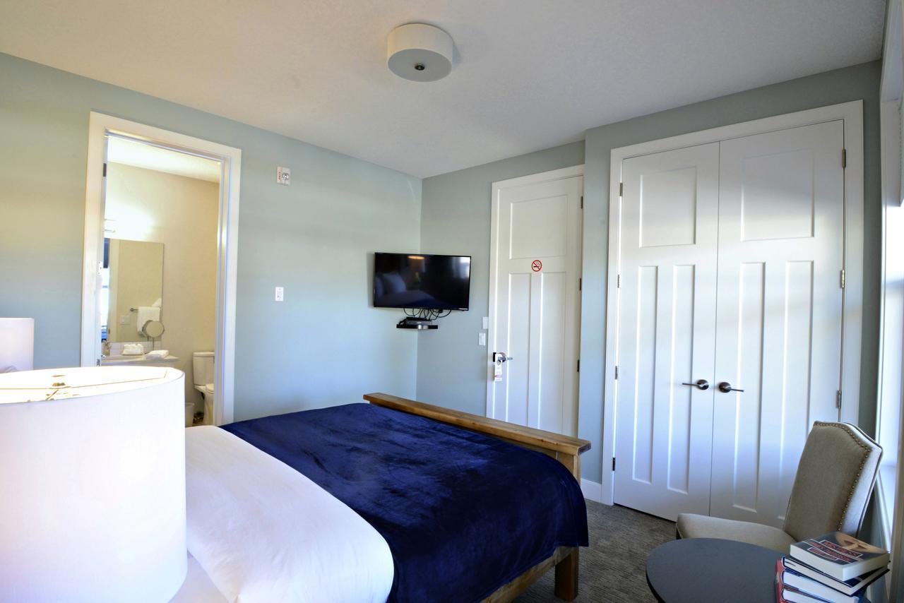 Novel Bed And Breakfast YYC Екстериор снимка